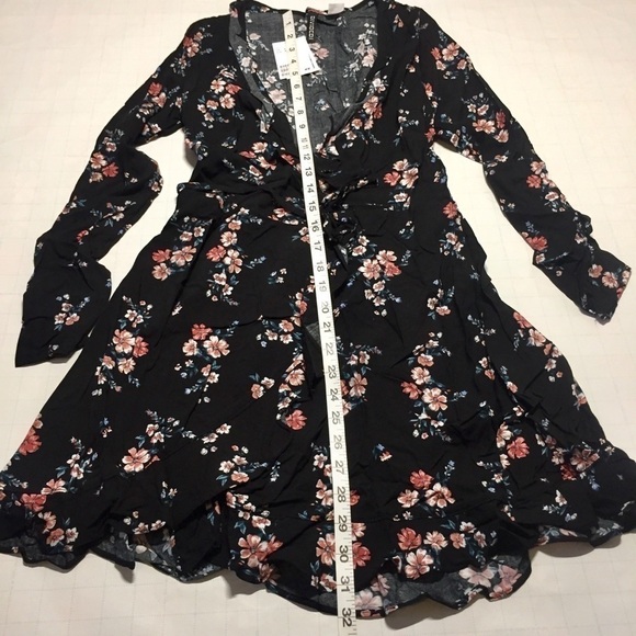 H&M Flora Long Sleeves Black Mini Wrap Dress - Picture 5 of 8